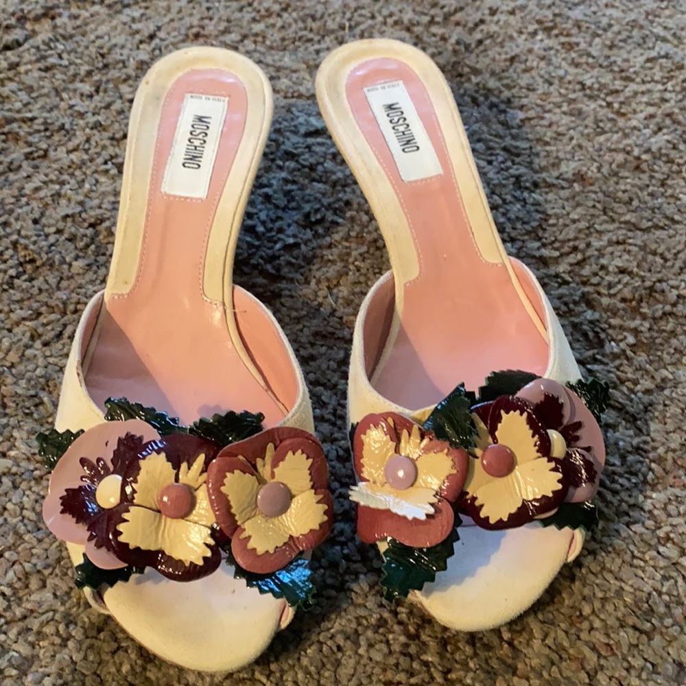 Moschino floral kitten heel